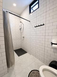 Quiet Central 2BR House - Jungle View - 9