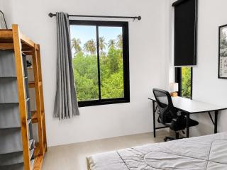 Quiet Central 2BR House - Jungle View - 5
