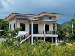 Quiet Central 2BR House - Jungle View - 3