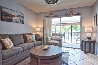 Renovated 1 BR1 Bath, New Furniture & Appliances - 9