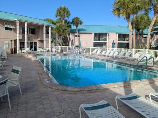 2 Bedroom Condo on Siesta Key, Walk to the Beach, Free Parking, Free WIFI, AC - 9