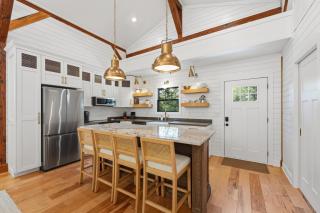Premium Mt Washington home with hot tub & billiards - 7
