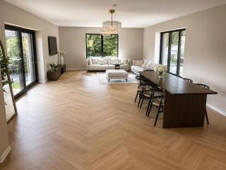 Exclusive house with large social areas - 1