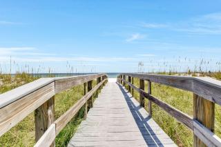 Pensacola Beach Condo Sleeps 8 Pool & Beach - 6