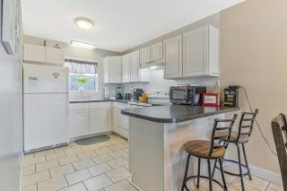 Pensacola Beach Condo Sleeps 8 Pool & Beach - 3
