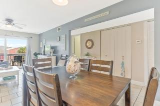 Pensacola Beach Condo Sleeps 8 Pool & Beach - 2
