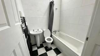 Foresthill 3-Bed Home Sleeps 5 with Parking - 9