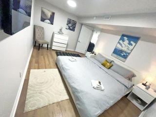 Hamilton Chic Retreat - Cozy Winter Getaway - 9