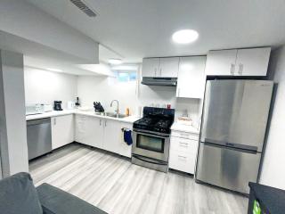 Hamilton Chic Retreat - Cozy Winter Getaway - 8