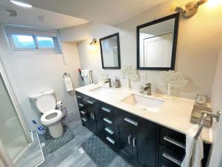 Hamilton Chic Retreat - Cozy Winter Getaway - 7