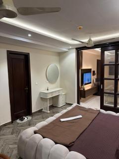 1 bubble BHK Bahria town phase 7 - 4