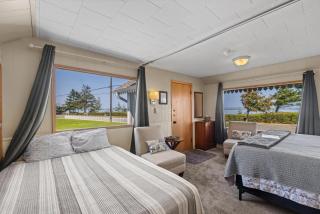 Juan de Fuca Waterfront Hotel & Cottages - 9