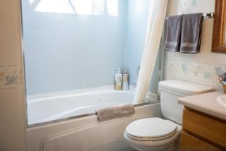 Juan de Fuca Waterfront Hotel & Cottages - 8
