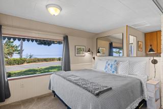 Juan de Fuca Waterfront Hotel & Cottages - 2