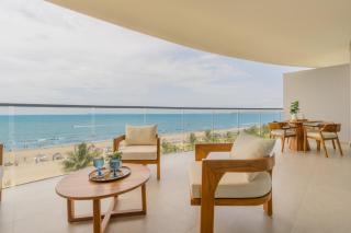 Wake Up to the Ocean, True Beachfront Terrace - 7