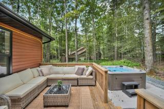 Hot Tub Luxe Game Room Open Concept Privacy - 8