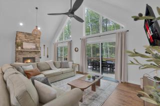 Hot Tub Luxe Game Room Open Concept Privacy - 7