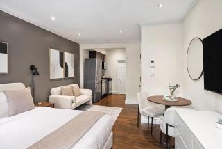 The Yorkville V Vibe 8836 - 4