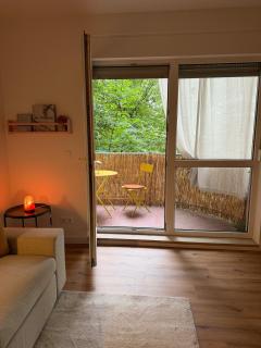 Altstadt-Apartment Halle an Oper und Uni, Blick ins Grüne, Balkon, Küche und Bad modern - 8