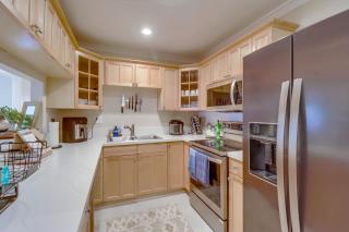 Entire Private Home with Garage Parking, Family Home Free Pool, and Tub, 3 Bedrooms 2 Bathrooms Available Now - 8