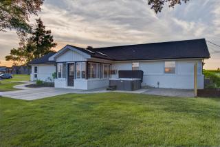Cozy Farmland Retreat Minutes to Sight & Sound - Ronks - 0