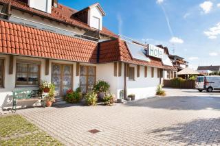 Hotel Hubertus - Kissing - 0