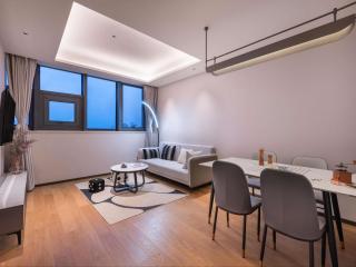 Novotel Living Shanghai Jingan - 2