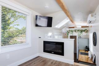 Zion Adventure Tiny Home, Cozy Fireplace & Deck - 8