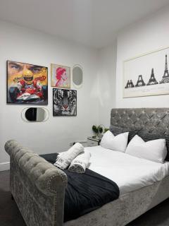 City Centre flat, Near Stadium & castle, Sleeps 4 - 9