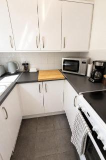 Cosy workers cottage in historic Dudley - 7