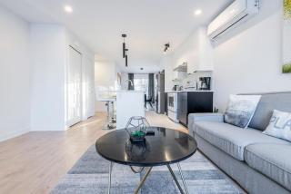 T3 Joliette Suites 10 mins to La Ronde nice , Cozy 3 bedroom longueuil - 1