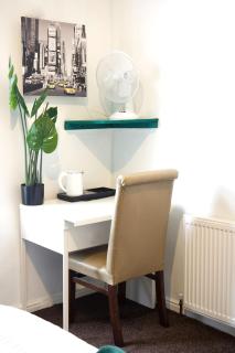 Double Room with work station Free Parking - 4