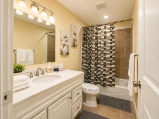 Two Bedroom Apartment Walk to Downtown - 9