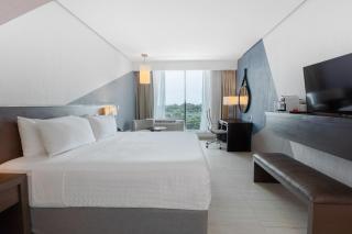 Crowne Plaza Airport by IHG - 7