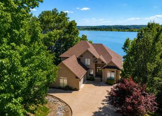Lakehouse Escape Theater Pool Table - 0