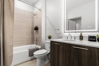 The Residence/King Bed+Free Parking/Mins to DC - 0