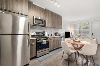 The Residence/King Bed+Free Parking/Mins to DC - 5