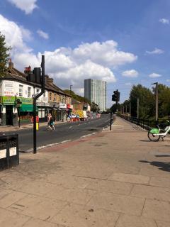 Wimbledon 1bedroom flat with excellent transport ideal for contractors business travellers long term free WiFi - 2