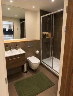 Wimbledon 1bedroom flat with excellent transport ideal for contractors business travellers long term free WiFi - 3
