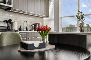 Designer 2B2B Apt/Free Parking/Mins to DC - 4