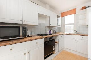 New! Inviting 1BR Flat in Woolwich - 7
