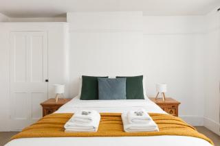 New! Inviting 1BR Flat in Woolwich - 6