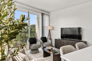 Designer 2B2B Apt/Free Parking/Mins to DC - 8