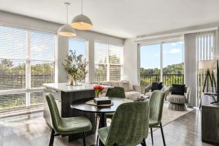 Designer 2B2B Apt/Free Parking/Mins to DC - 9