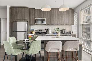 Designer 2B2B Apt/Free Parking/Mins to DC - 7