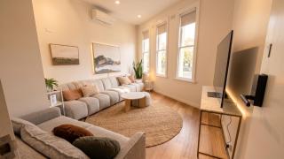 The Barkly Scene with Rooftop Retreat - Melbourne - 9