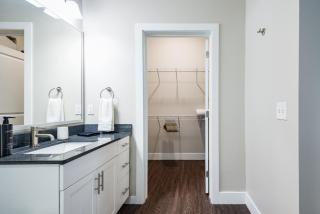 Landing Stunning 1BD Clubhouse Pool - 1