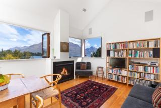 Upper Gardens - only a 4 minute walk to town - 8