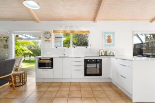 Slice of Paradise - Whangamata Holiday Home - 3