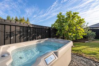 Zenith Escapes Your Quintessential 4BR Haven - 7